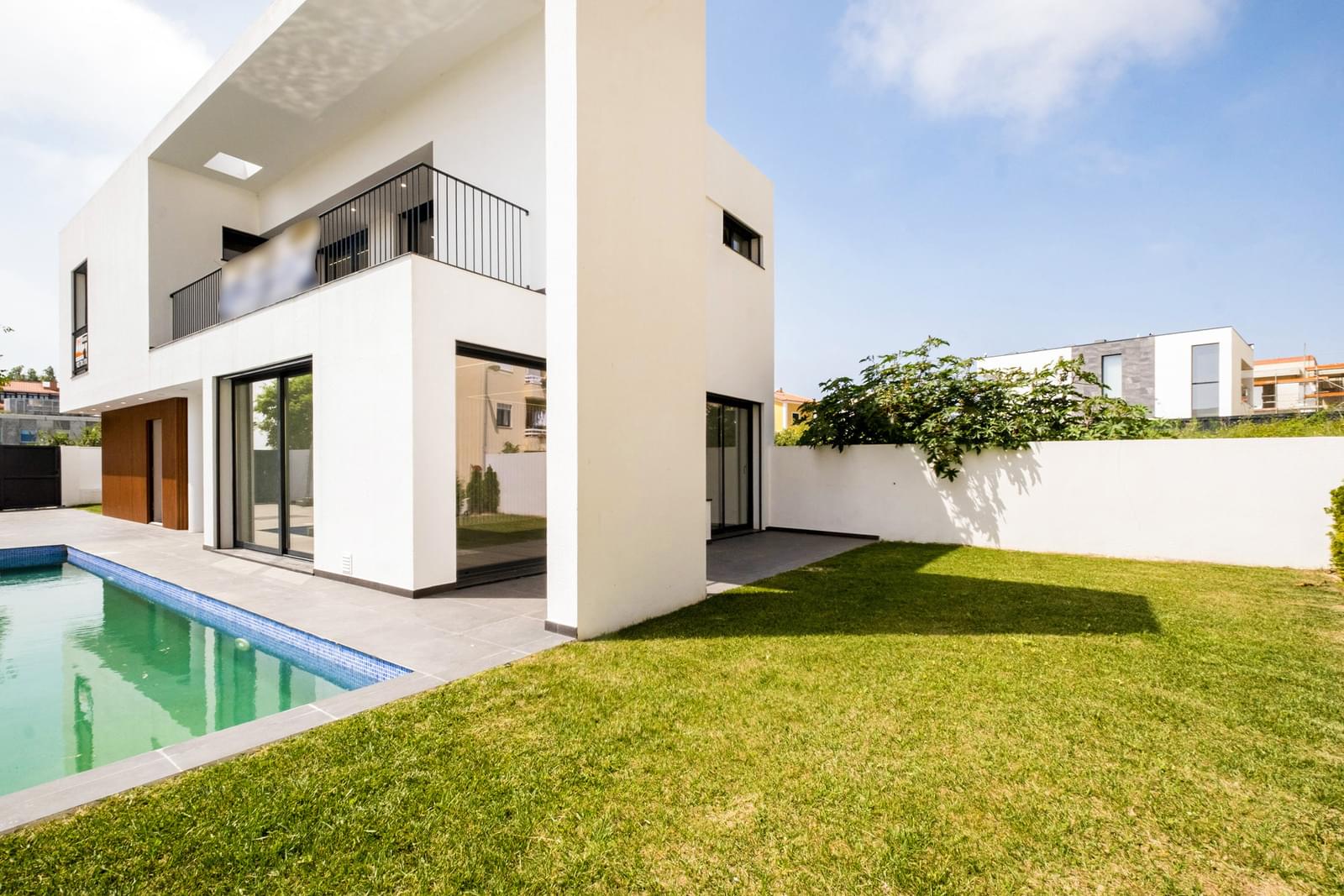 New 3+1 bedroom villa with swimming pool, in Carcavelos