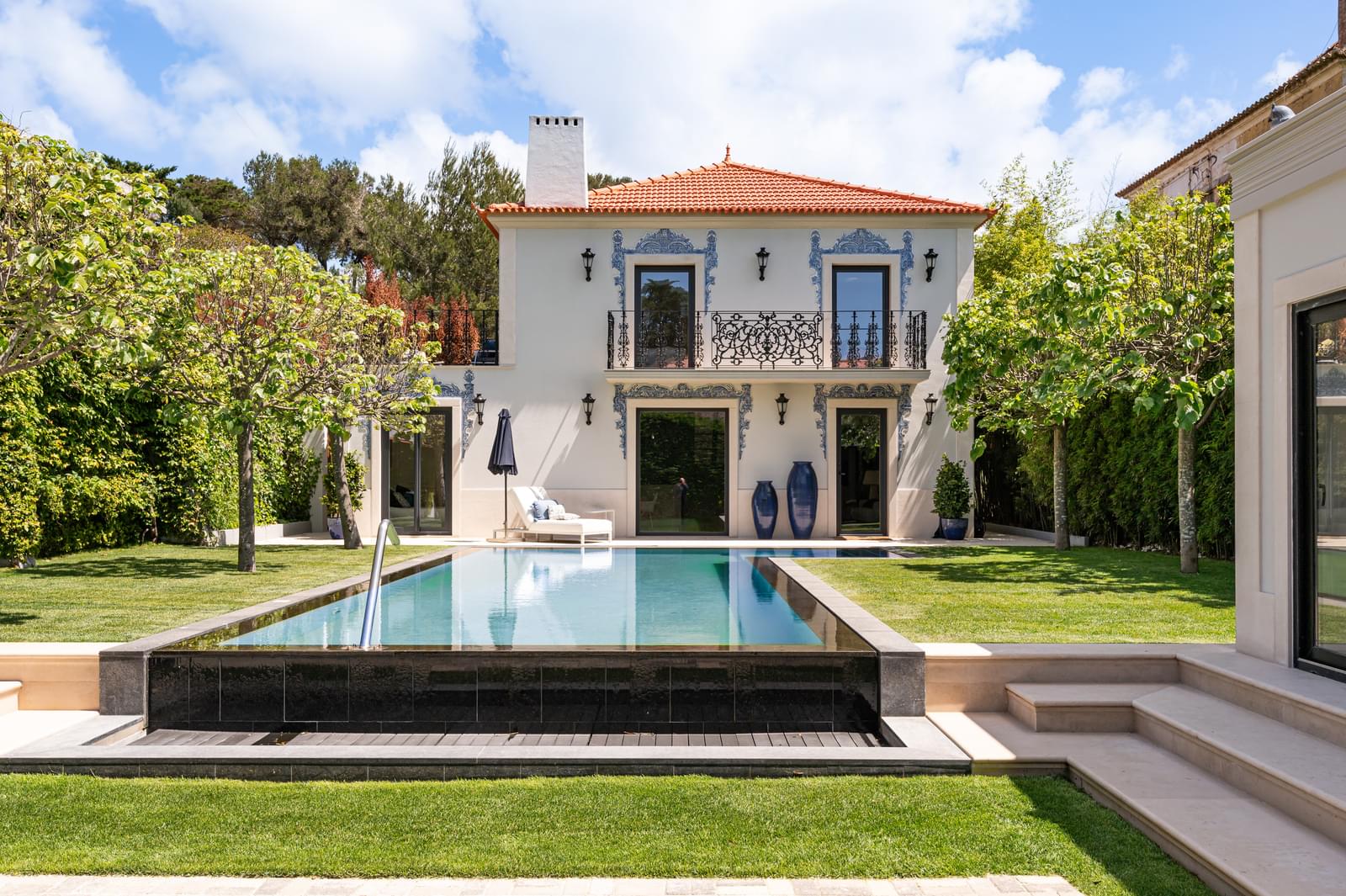 Detached Villa Fully Renovated with Premium Finishes in the Heart of Cascais