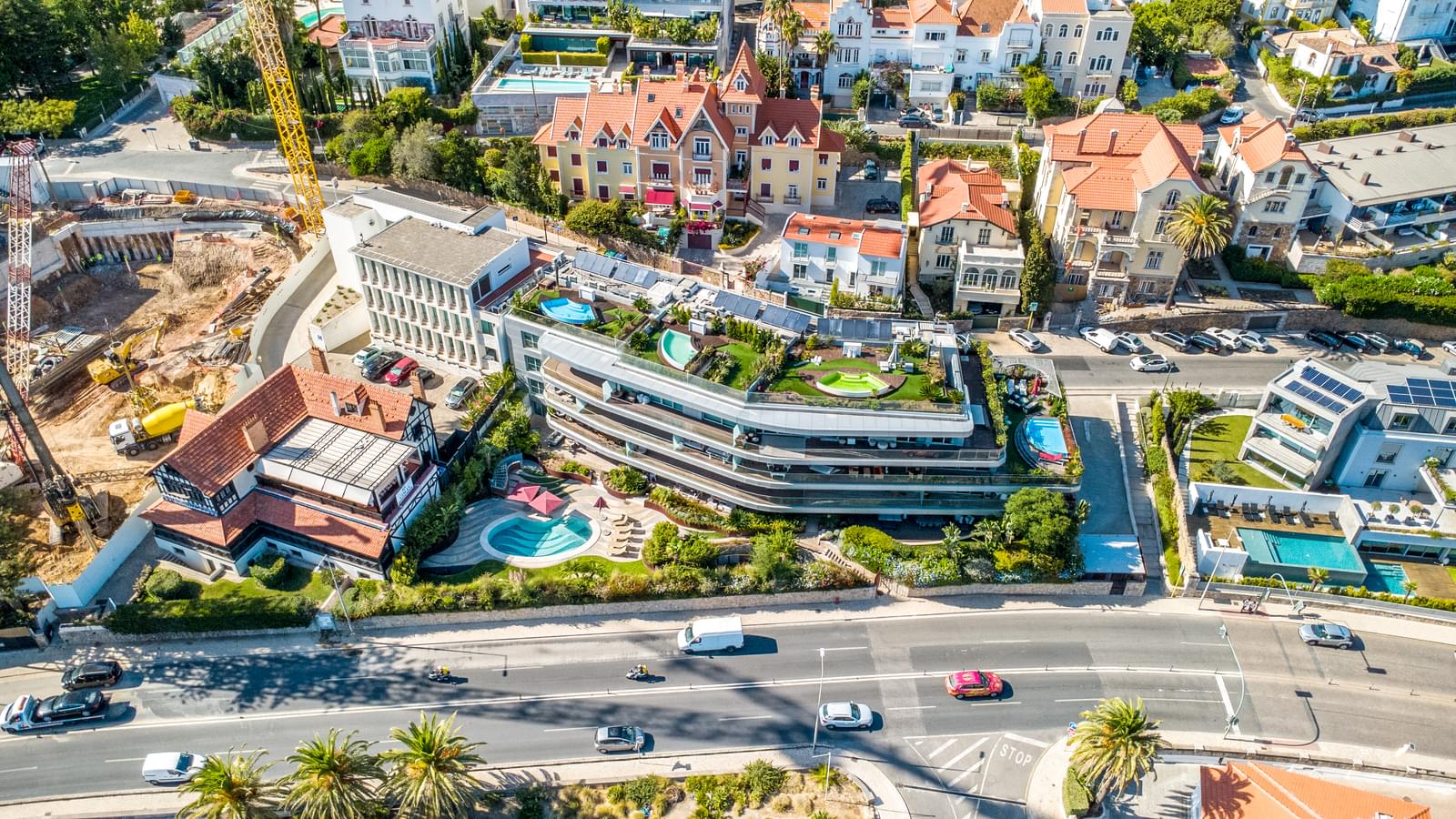 2 Bedroom Apartment with garden, Cascais