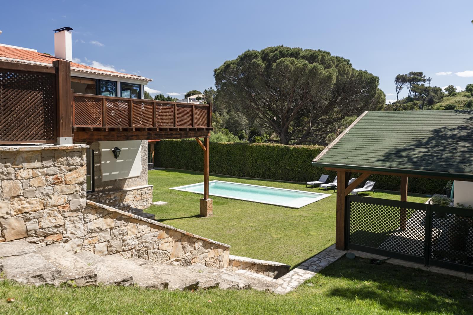 6-Bedroom Villa with Pool in the Prime Area of Estoril
