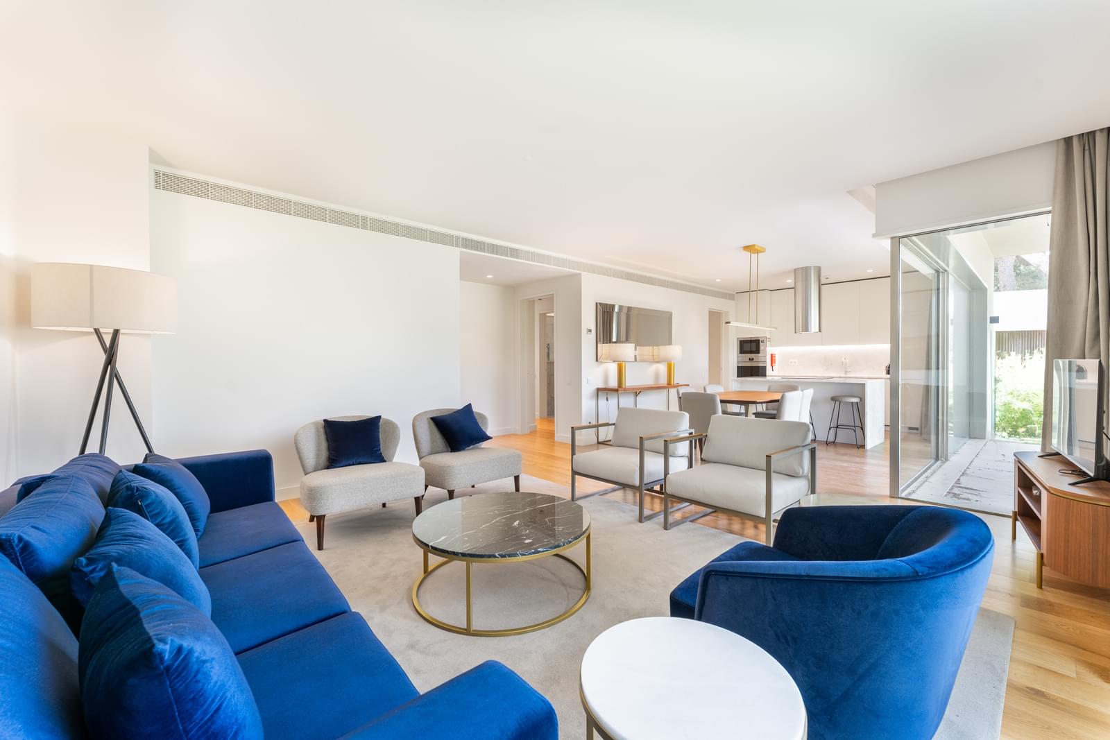 2 bedroom apartment with garden and overlooking Quinta da Marinha Golf
