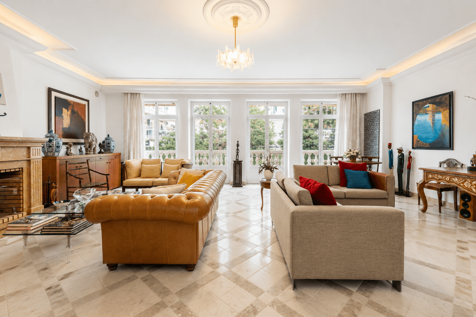 Luxury Villa with Heated Indoor Pool - Center of Parede, Cascais