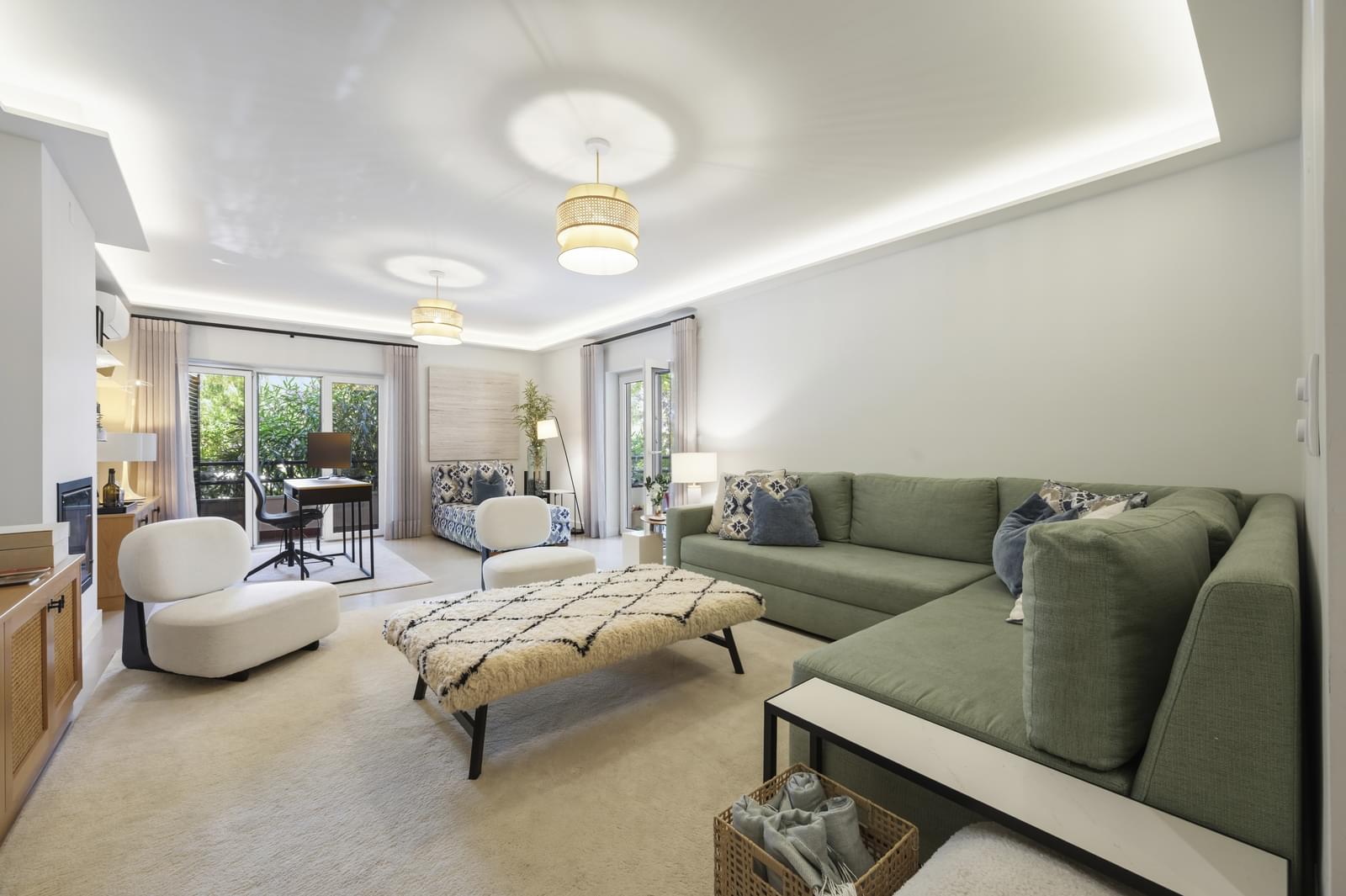 3 Bedroom Apartment with parking, Alto da Pampilheira, Cascais