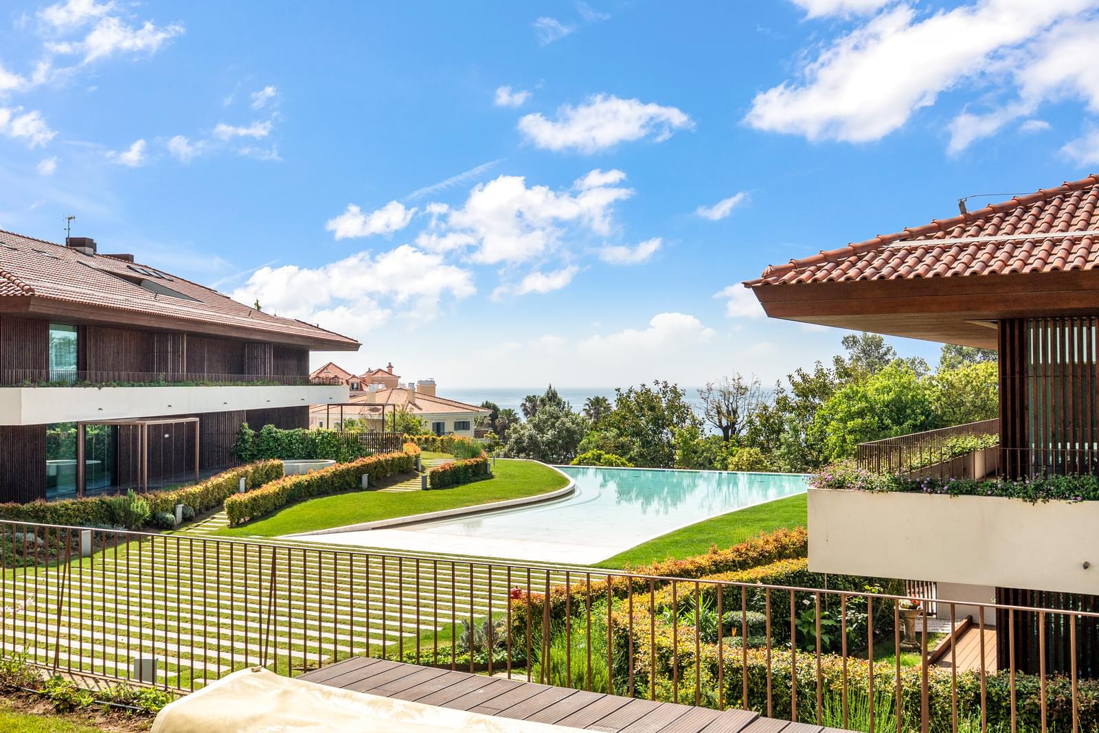 3 Bedroom Apartment with swimming pool, Monte Estoril, Cascais